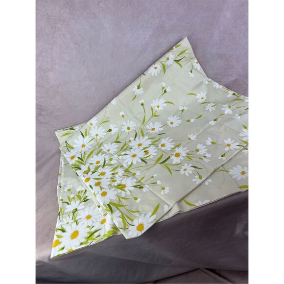 Vintage Daisy Pillowcases 1970s Set of 2 - Picture 1 of 6